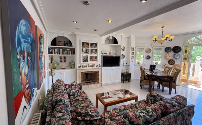 Revente - Villa -
Orihuela Costa - Costa Blanca