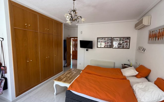 Revente - Villa -
Orihuela Costa - Costa Blanca