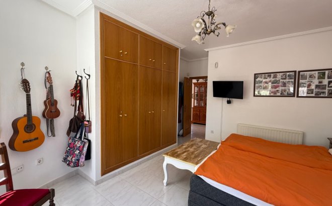 Revente - Villa -
Orihuela Costa - Costa Blanca