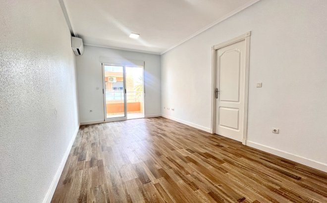 Resale - Apartment -
San Miguel de Salinas - Inland