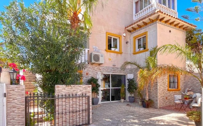 Resale - Villa -
Orihuela Costa - Costa Blanca