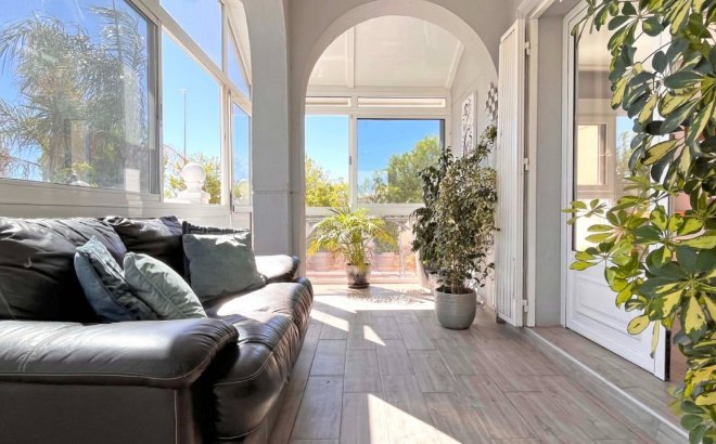 Resale - Villa -
Orihuela Costa - Costa Blanca