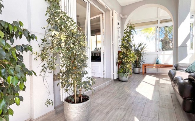 Resale - Villa -
Orihuela Costa - Costa Blanca