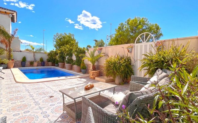 Resale - Villa -
Orihuela Costa - Costa Blanca