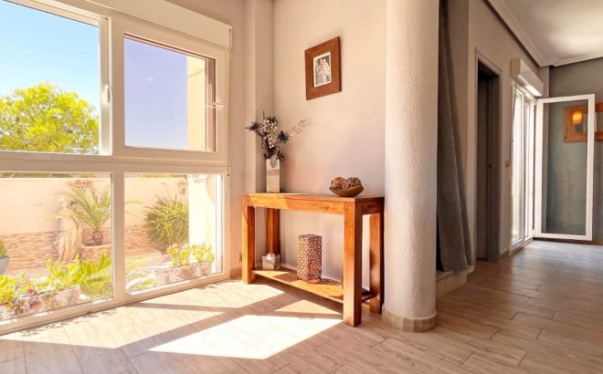 Resale - Villa -
Orihuela Costa - Costa Blanca