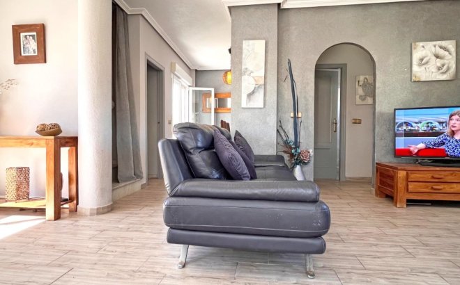 Resale - Villa -
Orihuela Costa - Costa Blanca