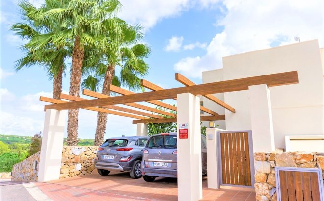 Resale - Villa -
Las Colinas Golf - Inland