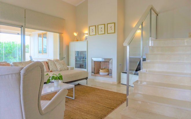 Resale - Villa -
Las Colinas Golf - Inland