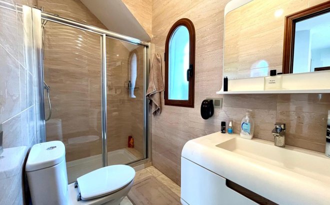 Revente - Villa -
Villamartin - Costa Blanca