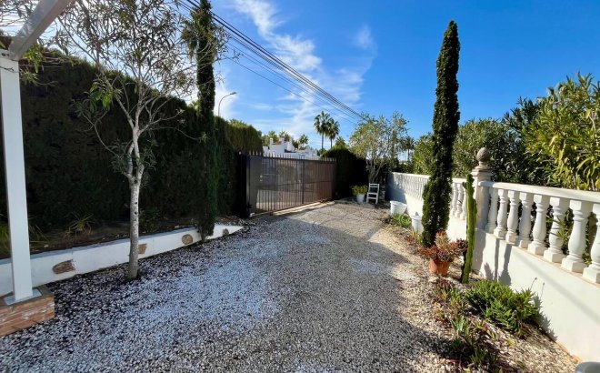 Revente - Villa -
Villamartin - Costa Blanca