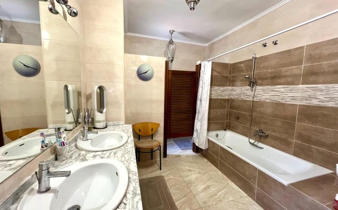 Revente - Villa -
Villamartin - Costa Blanca