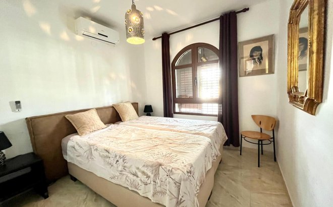 Revente - Villa -
Villamartin - Costa Blanca