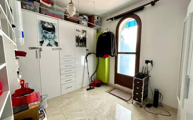 Revente - Villa -
Villamartin - Costa Blanca