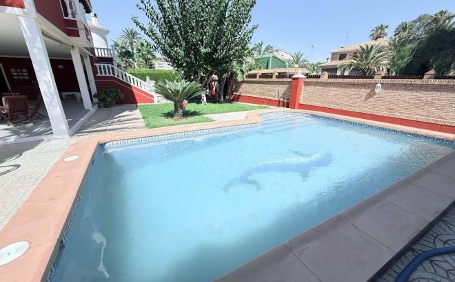 Revente - Villa -
Campoamor