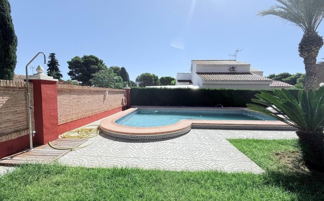 Revente - Villa -
Campoamor