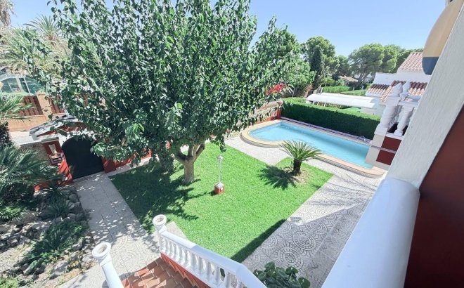 Revente - Villa -
Campoamor