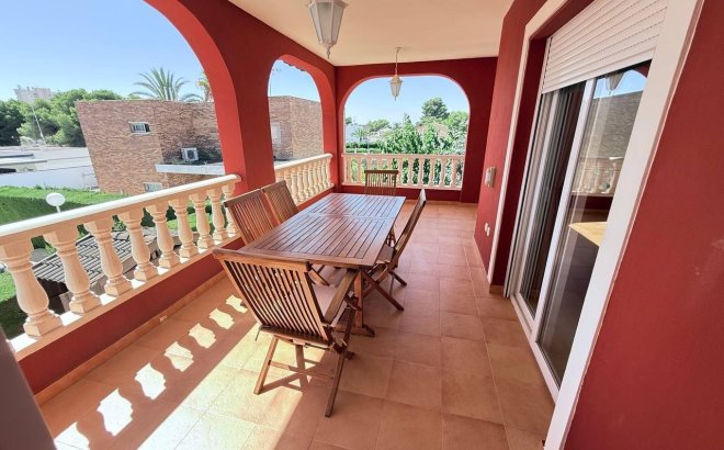 Revente - Villa -
Campoamor