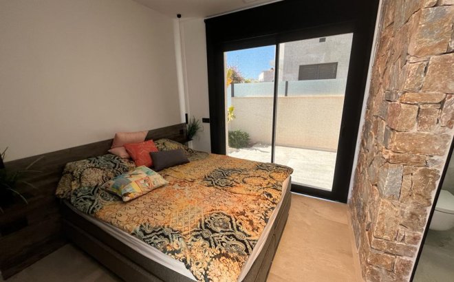 Herverkoop - Villa -
Rojales - Inland