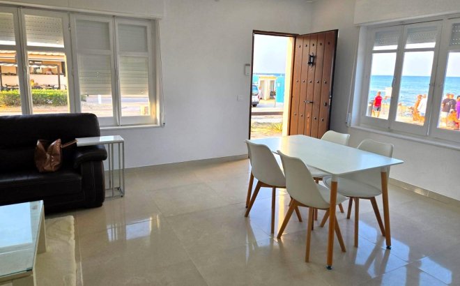 Herverkoop - Town House -
Torrevieja - La Mata