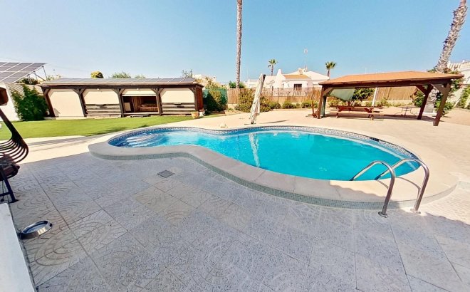 Resale - Villa -
Torrevieja - San Luis