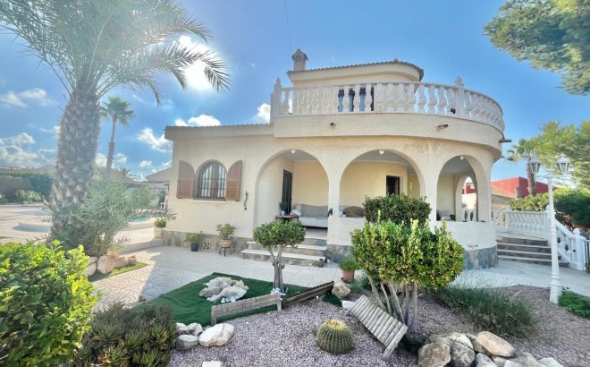 Resale - Villa -
Torrevieja - San Luis