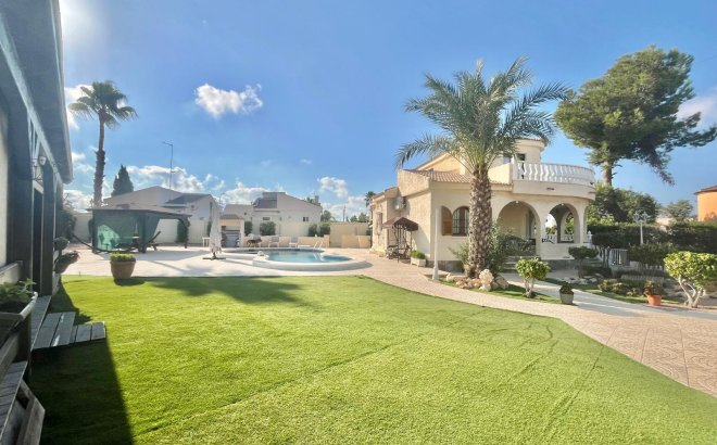 Resale - Villa -
Torrevieja - San Luis