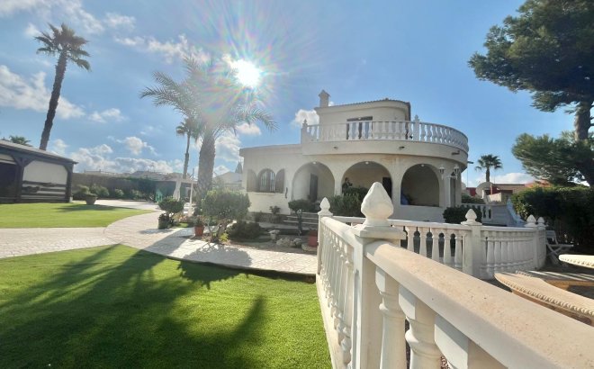 Resale - Villa -
Torrevieja - San Luis