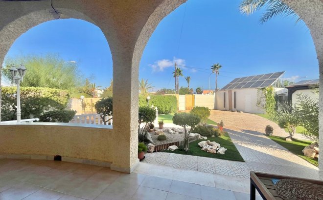 Resale - Villa -
Torrevieja - San Luis