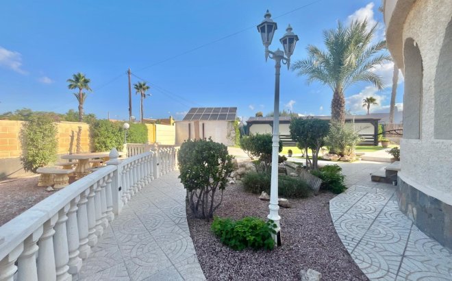 Resale - Villa -
Torrevieja - San Luis