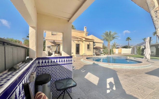 Resale - Villa -
Torrevieja - San Luis