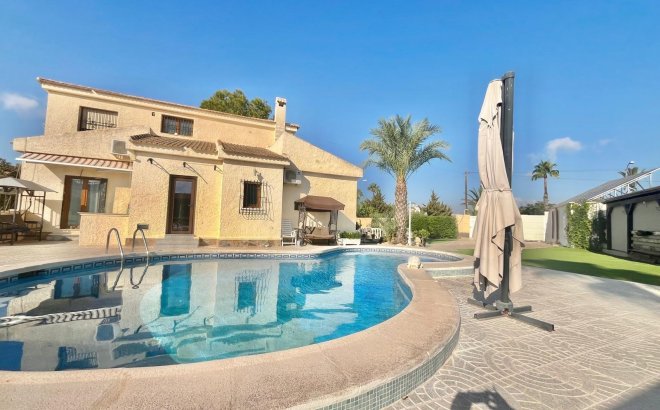 Resale - Villa -
Torrevieja - San Luis