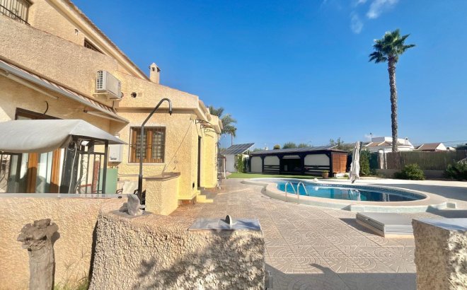 Resale - Villa -
Torrevieja - San Luis