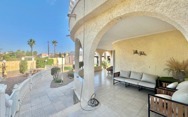 Resale - Villa -
Torrevieja - San Luis