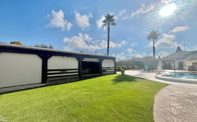 Resale - Villa -
Torrevieja - San Luis