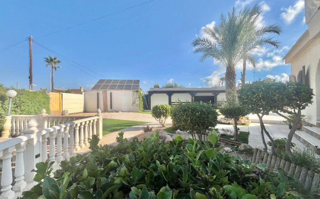 Resale - Villa -
Torrevieja - San Luis