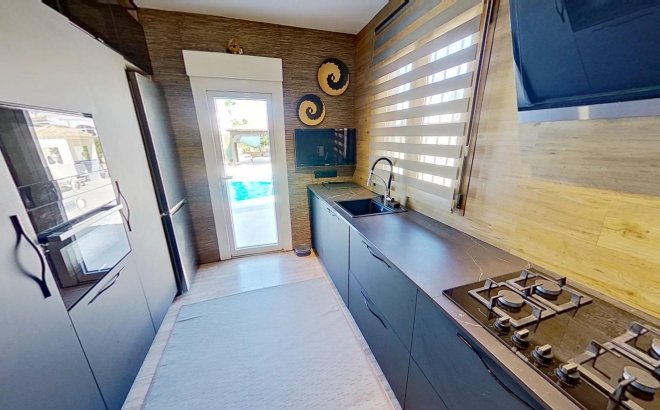 Resale - Villa -
Torrevieja - San Luis