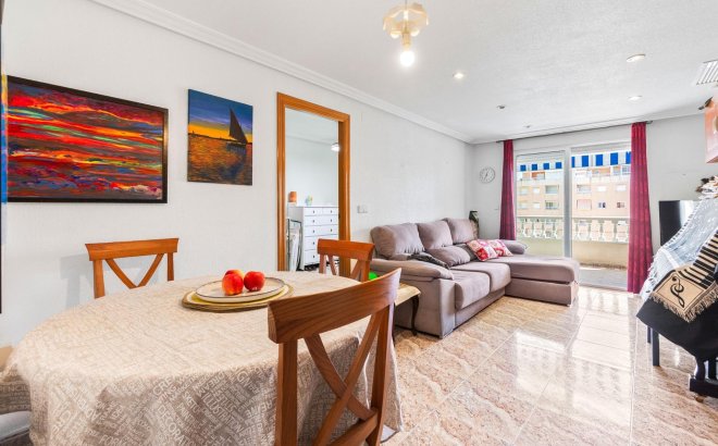 Revente - Appartement -
Torrevieja - Centro