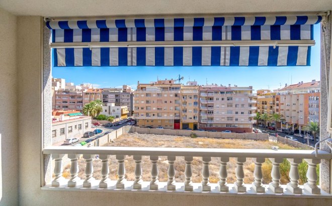 Revente - Appartement -
Torrevieja - Centro
