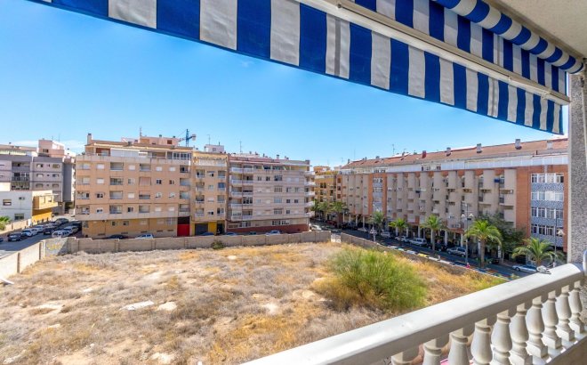 Revente - Appartement -
Torrevieja - Centro