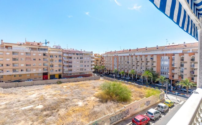 Revente - Appartement -
Torrevieja - Centro
