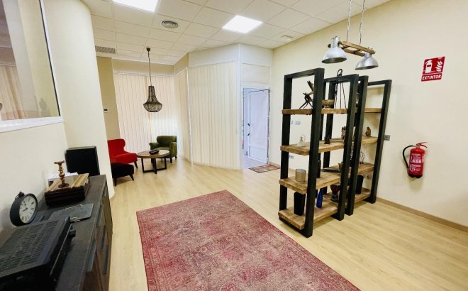 Resale - Commercial -
Torrevieja - Centro