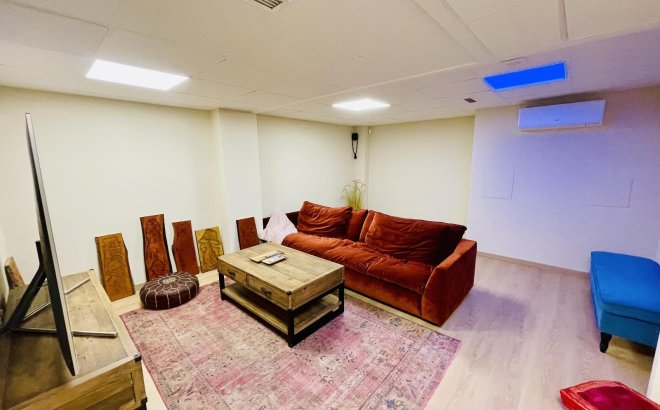 Resale - Commercial -
Torrevieja - Centro