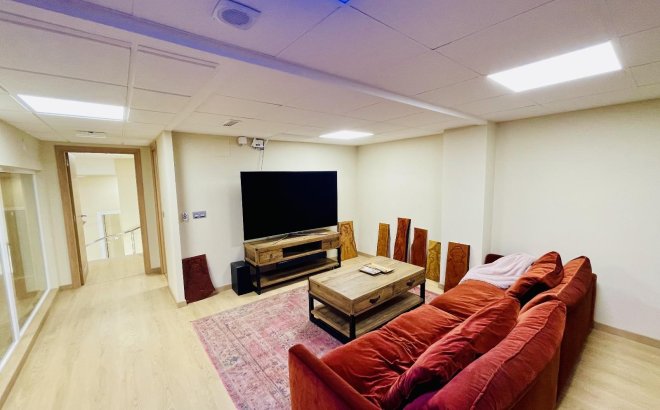 Resale - Commercial -
Torrevieja - Centro