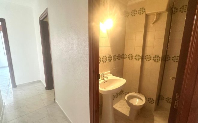 Revente - Appartement -
Torrevieja - Estacion De Autobuses