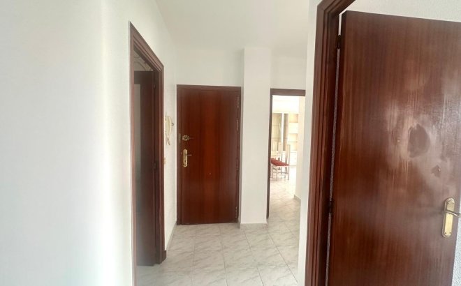 Revente - Appartement -
Torrevieja - Estacion De Autobuses