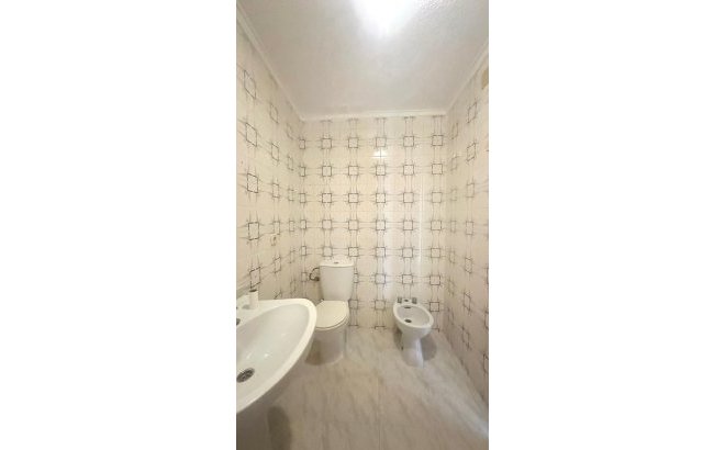 Revente - Appartement -
Torrevieja - Estacion De Autobuses