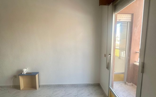 Revente - Appartement -
Torrevieja - Estacion De Autobuses