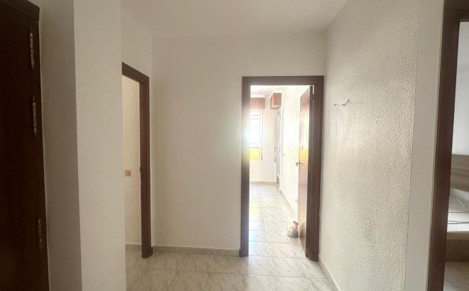 Revente - Appartement -
Torrevieja - Estacion De Autobuses