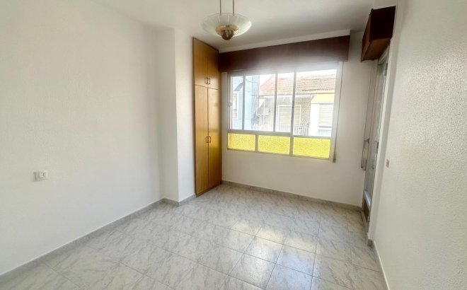 Revente - Appartement -
Torrevieja - Estacion De Autobuses