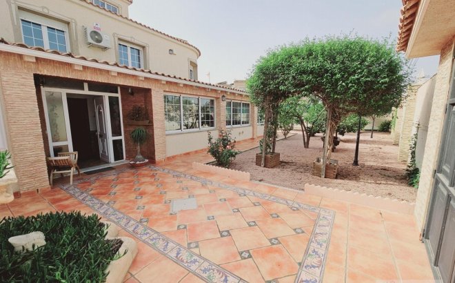 Revente - Villa -
Torrevieja - La Siesta - El Salado - Torreta